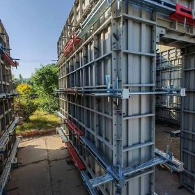 Tại sao ván khuôn thép hợp kim cường độ cao lại trở thành lựa chọn cốt lõi cho các tòa nhà cao tầng hiện đại?